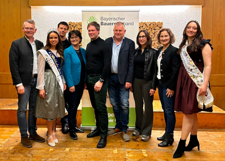 Peter Tomaschko (MdL), Marie-Luise Hengster (Königin des Wittelsbacher Landes), Martin Schmid (BBV), Sabine Asum (BBV), Dr. Malte Rubach (M.R.Expert), Wolfgang Teifelhart (BBV), Alexandra Huber (BBV), Marina Jakob (MdL), Sophie Braumiller (Bay. Weißwurstkönigin)